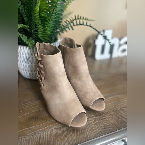 Rampage Tan Wedge Peep Toe Booties Size 7.5 - Picture 5 of 14